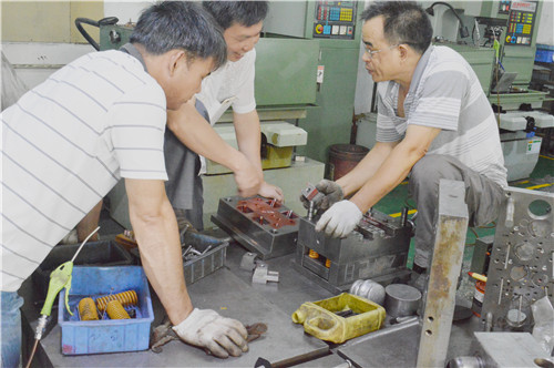 模具产品注塑